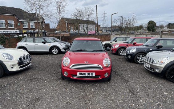 2010 (10) MINI Hatch One – In Blazing Red with 51k miles and Full Service History